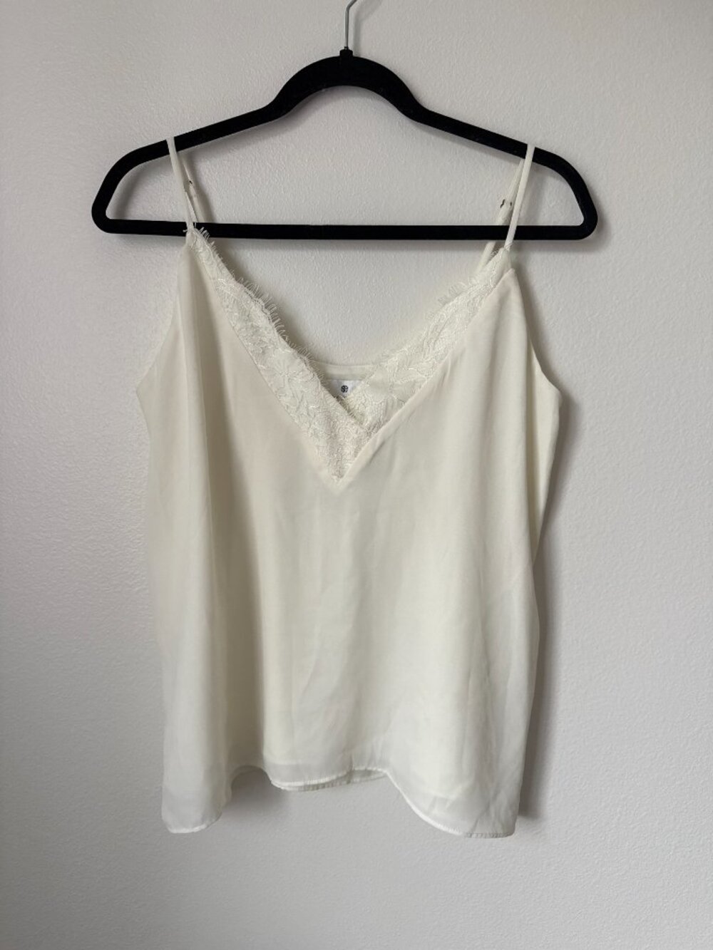 NWT Socialite Cream Lace Trim V-Neck Cami Tank Top M